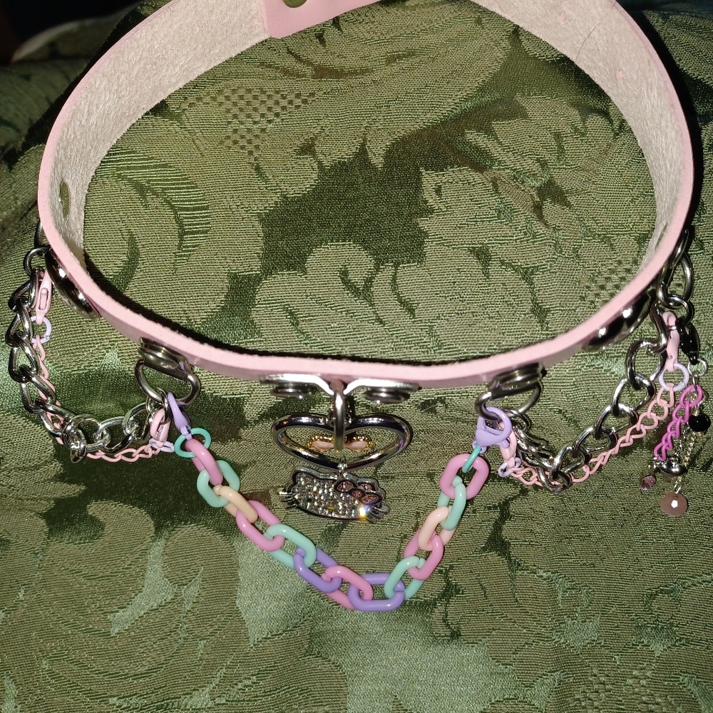 Edgy Pink Hello Kitty Choker - Picture 9 of 14